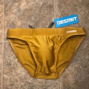 Gold speedo, fits sz SM (Asian M), pouch